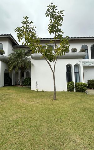 Casa à venda com 700m², 4 quartos e 4 vagasFachada