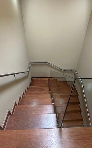 Casa à venda com 700m², 4 quartos e 4 vagasEscada