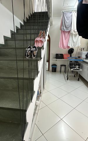 Casa à venda com 700m², 4 quartos e 4 vagasEscada