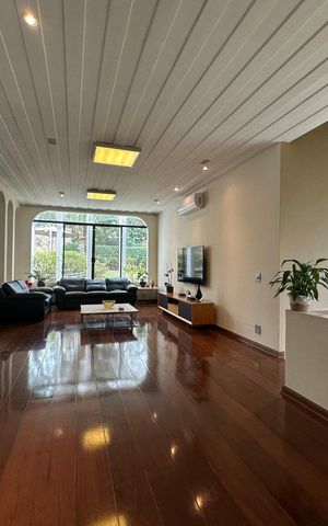 Casa à venda com 700m², 4 quartos e 4 vagasSala