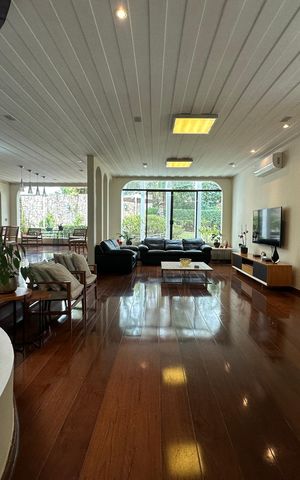 Casa à venda com 700m², 4 quartos e 4 vagasSala