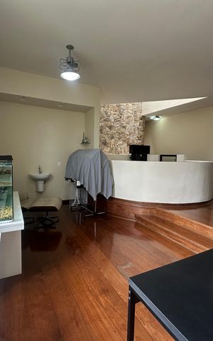 Casa à venda com 700m², 4 quartos e 4 vagasEscritório