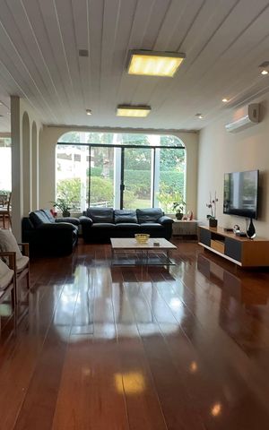 Casa à venda com 700m², 4 quartos e 4 vagasSala de TV