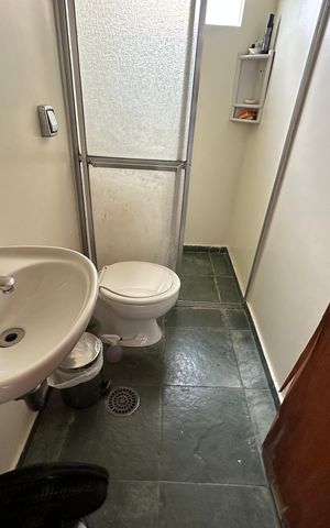 Casa à venda com 700m², 4 quartos e 4 vagasBanheiro de serviço