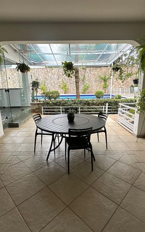 Casa à venda com 700m², 4 quartos e 4 vagasVaranda