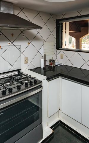 Casa à venda com 1450m², 3 quartos e 5 vagas Casa à venda com 1450m², 3 quartos e 5 vagasCozinha