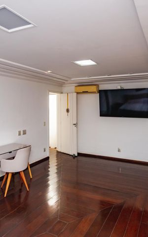 Casa à venda com 1450m², 3 quartos e 5 vagas Casa à venda com 1450m², 3 quartos e 5 vagasSuíte 1