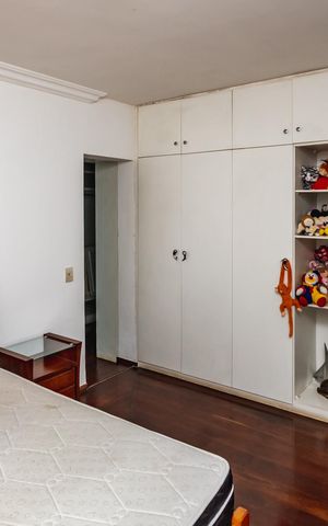 Casa à venda com 1450m², 3 quartos e 5 vagas Casa à venda com 1450m², 3 quartos e 5 vagasSuíte 3