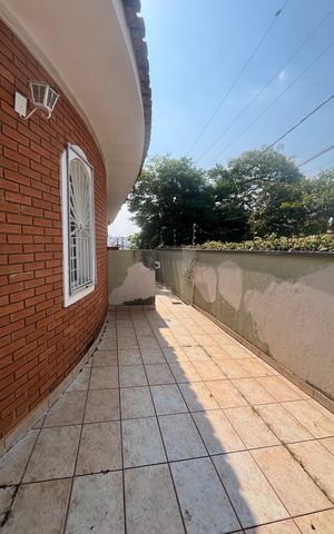 Casa à venda com 170m², 3 quartos e 3 vagas Casa à venda com 170m², 3 quartos e 3 vagasQuintal