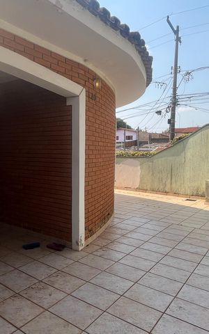 Casa à venda com 170m², 3 quartos e 3 vagas Casa à venda com 170m², 3 quartos e 3 vagasQuintal