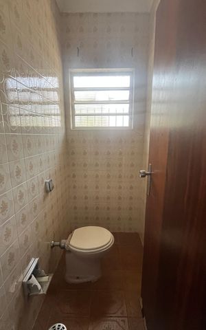 Casa à venda com 170m², 3 quartos e 3 vagas Casa à venda com 170m², 3 quartos e 3 vagasBanheiro