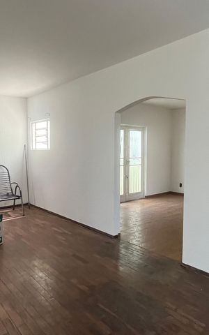 Casa à venda com 170m², 3 quartos e 3 vagas Casa à venda com 170m², 3 quartos e 3 vagasSala