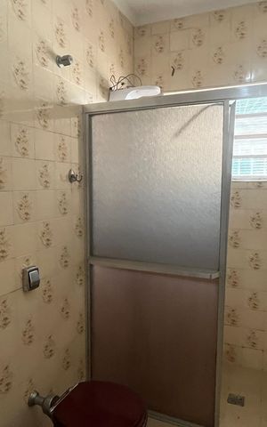 Casa à venda com 170m², 3 quartos e 3 vagas Casa à venda com 170m², 3 quartos e 3 vagasBanheiro