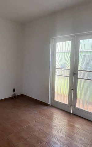 Casa à venda com 170m², 3 quartos e 3 vagas Casa à venda com 170m², 3 quartos e 3 vagasSala