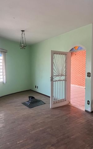 Casa à venda com 170m², 3 quartos e 3 vagas Casa à venda com 170m², 3 quartos e 3 vagasSala