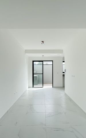 Casa de condomínio à venda com 68m², 2 quartos e 2 vagas Casa de condomínio à venda com 68m², 2 quartos e 2 vagasSala