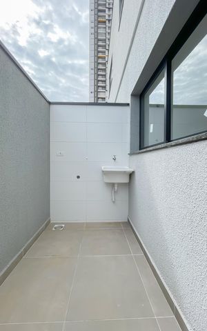 Casa de condomínio à venda com 68m², 2 quartos e 2 vagas Casa de condomínio à venda com 68m², 2 quartos e 2 vagasVaranda