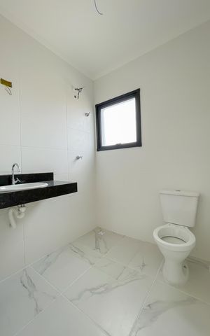 Casa de condomínio à venda com 68m², 2 quartos e 2 vagas Casa de condomínio à venda com 68m², 2 quartos e 2 vagasBanheiro da Suíte 1