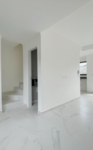 Casa de condomínio à venda com 68m², 2 quartos e 2 vagas Casa de condomínio à venda com 68m², 2 quartos e 2 vagasSala