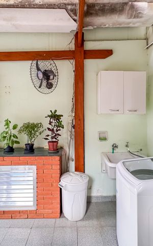 Casa à venda com 160m², 4 quartos e sem vaga Casa à venda com 160m², 4 quartos e sem vagaÁrea de Serviço 1