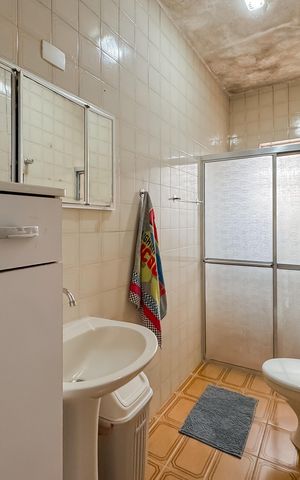 Casa à venda com 160m², 4 quartos e sem vaga Casa à venda com 160m², 4 quartos e sem vagaBanheiro 2