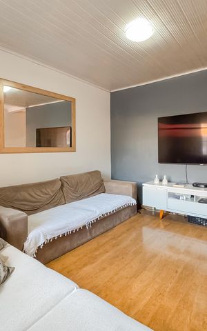 Casa à venda com 160m², 4 quartos e sem vaga Casa à venda com 160m², 4 quartos e sem vagaSala