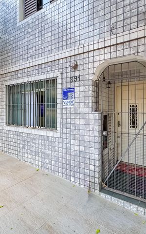 Casa à venda com 160m², 4 quartos e sem vaga Casa à venda com 160m², 4 quartos e sem vagaFachada