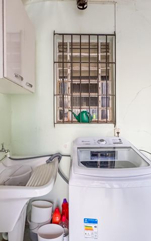 Casa à venda com 160m², 4 quartos e sem vaga Casa à venda com 160m², 4 quartos e sem vagaÁrea de Serviço 1