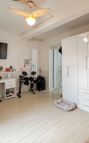 Casa à venda com 160m², 4 quartos e sem vaga Casa à venda com 160m², 4 quartos e sem vagaQuarto 4