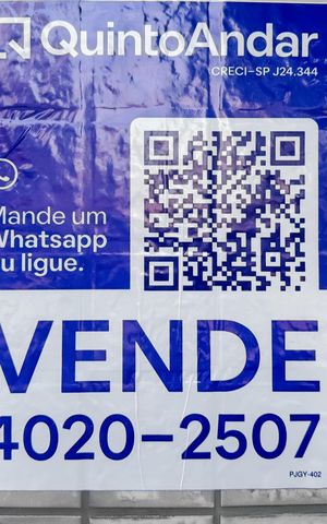 Casa à venda com 160m², 4 quartos e sem vaga Casa à venda com 160m², 4 quartos e sem vagaPlaquinha