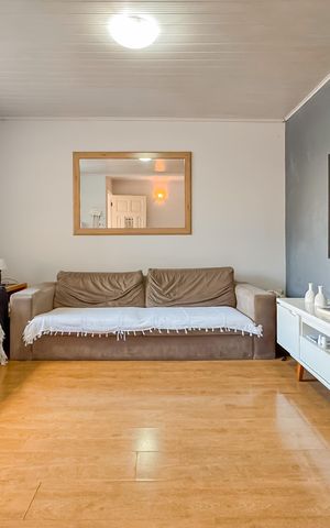 Casa à venda com 160m², 4 quartos e sem vaga Casa à venda com 160m², 4 quartos e sem vagaSala