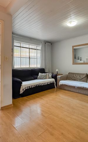 Casa à venda com 160m², 4 quartos e sem vaga Casa à venda com 160m², 4 quartos e sem vagaSala