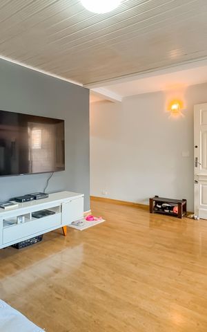 Casa à venda com 160m², 4 quartos e sem vaga Casa à venda com 160m², 4 quartos e sem vagaSala
