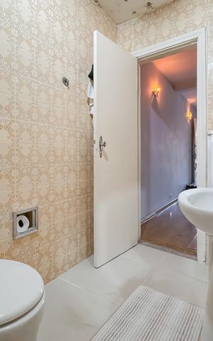 Casa à venda com 160m², 4 quartos e sem vaga Casa à venda com 160m², 4 quartos e sem vagaBanheiro