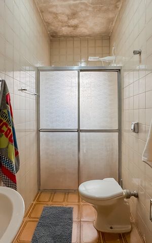 Casa à venda com 160m², 4 quartos e sem vaga Casa à venda com 160m², 4 quartos e sem vagaBanheiro 2