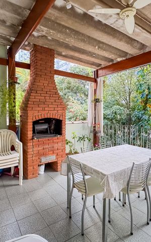 Casa à venda com 160m², 4 quartos e sem vaga Casa à venda com 160m², 4 quartos e sem vagaChurrasqueira