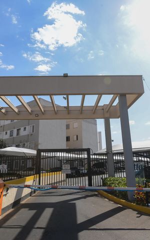 Apartamento para alugar com 43m², 2 quartos e 1 vaga Apartamento para alugar com 43m², 2 quartos e 1 vagaFachada e portaria