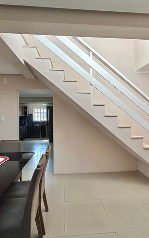 Casa à venda com 120m², 5 quartos e 2 vagas Casa à venda com 120m², 5 quartos e 2 vagasSala