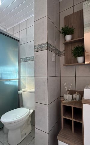 Casa à venda com 120m², 5 quartos e 2 vagas Casa à venda com 120m², 5 quartos e 2 vagasBanheiro Social