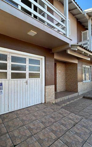 Casa à venda com 120m², 5 quartos e 2 vagas Casa à venda com 120m², 5 quartos e 2 vagasFachada