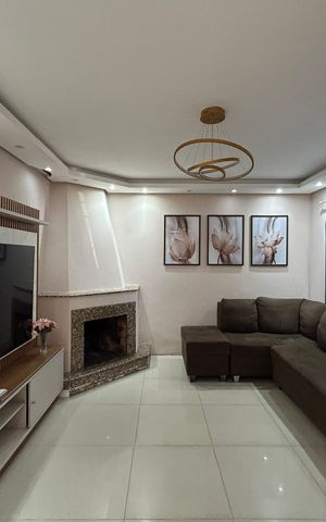 Casa à venda com 120m², 5 quartos e 2 vagas Casa à venda com 120m², 5 quartos e 2 vagasSala