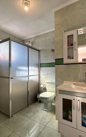 Casa à venda com 120m², 5 quartos e 2 vagas Casa à venda com 120m², 5 quartos e 2 vagasBanheiro da Suíte
