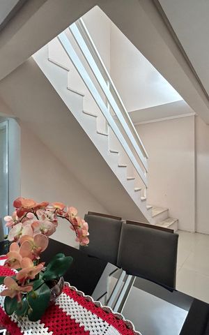 Casa à venda com 120m², 5 quartos e 2 vagas Casa à venda com 120m², 5 quartos e 2 vagasSala