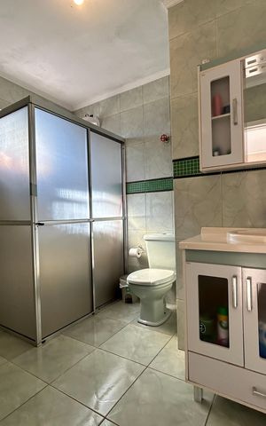 Casa à venda com 120m², 5 quartos e 2 vagas Casa à venda com 120m², 5 quartos e 2 vagasBanheiro da Suíte