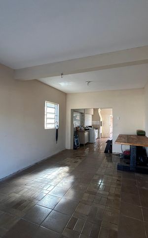 Casa à venda com 120m², 5 quartos e 2 vagas Casa à venda com 120m², 5 quartos e 2 vagasÁrea de Serviço