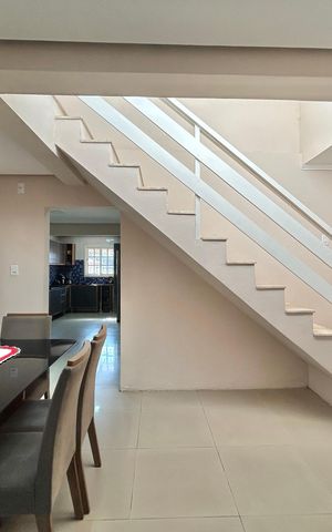 Casa à venda com 120m², 5 quartos e 2 vagas Casa à venda com 120m², 5 quartos e 2 vagasSala