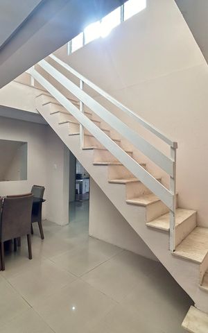 Casa à venda com 120m², 5 quartos e 2 vagas Casa à venda com 120m², 5 quartos e 2 vagasSala