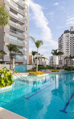 Apartamento à venda com 193m², 3 quartos e 2 vagas Apartamento à venda com 193m², 3 quartos e 2 vagasÁrea comum - Piscina