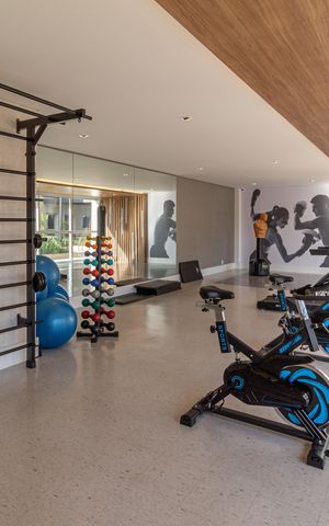 Apartamento à venda com 193m², 3 quartos e 2 vagas Apartamento à venda com 193m², 3 quartos e 2 vagasÁrea comum - Academia