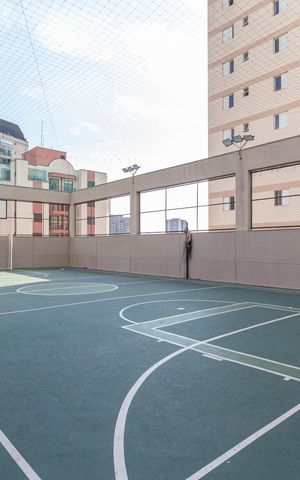 Apartamento à venda com 193m², 3 quartos e 2 vagas Apartamento à venda com 193m², 3 quartos e 2 vagasÁrea comum - Quadra poliesportiva